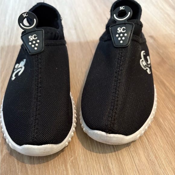 Simon Chang Woman’s 6 Black Slip-On Sneakers Shoes with White Soles - Picture 3 of 8